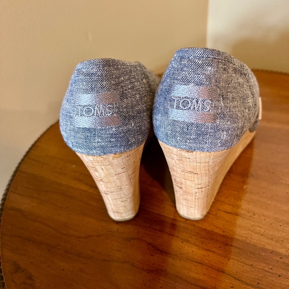 TOMS Classic Espadrille Wedge Open Toe Sandal Navy Slub Chambray EUC.Size 7 - Picture 5 of 10